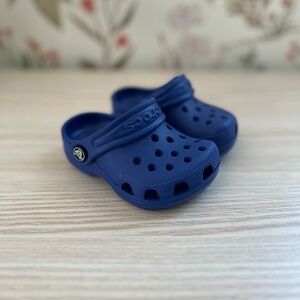 Kids Blue Crocs Size 2/3